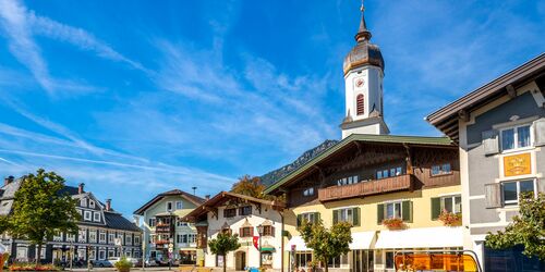 Marktplatz und Kirche in Garmisch Partenkirchen
