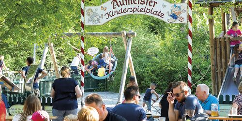 Biergarten mit Spielplatz, Foto: Aumeister