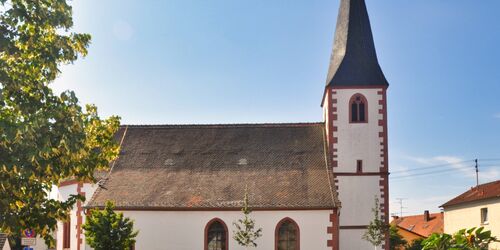 St. Hippolytkirche Karlstein-Dettingen, Foto: Michael Seiterle, Lizenz: Tourismus Spessart-Mainland