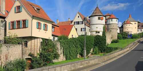 An der östlichen Stadtmauer von Dettelbach, Foto: Uwe Miethe, Lizenz: DB AG