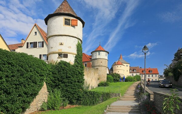 Türme an der östlichen Stadtmauer Dettelbach, Foto: Uwe Miethe, Lizenz: DB AG