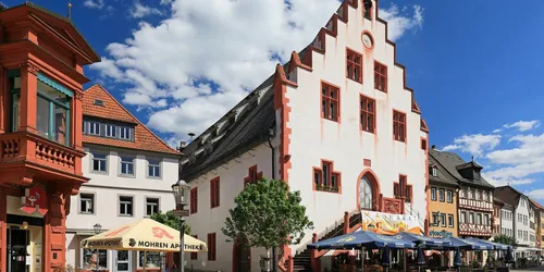 Historisches Rathaus Karlstadt, Foto: Uwe Miethe, Lizenz: DB