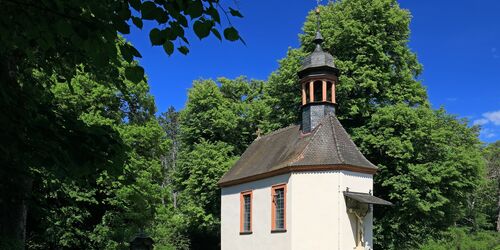 Die Kreuzkapelle Rohrbach, Foto: Uwe Miethe, Lizenz: DB