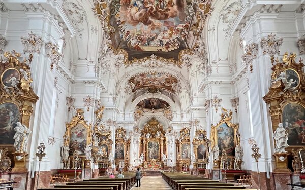 Die katholische Pfarrkirche Maria Himmelfahrt, Foto: Uwe Miethe