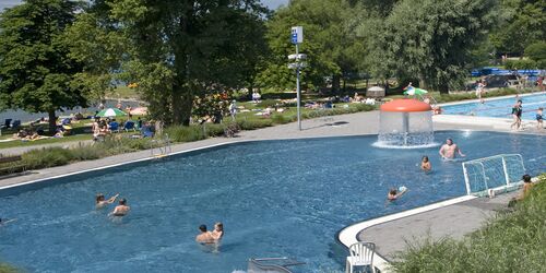 Freibad Aquamarin mit Badegästen