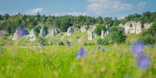 Naturpark Altmühltal - Solnhofen - Radler bei den 12 Aposteln