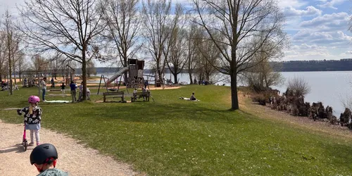 Spielplatz am Ufer des Brombachsees