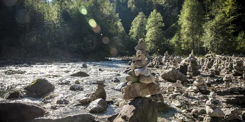 Steintürmchen bei der Partnachklamm /Partnach in Garmisch Patenkrichen