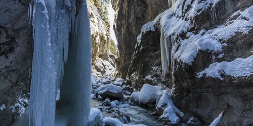 Partnachklamm im Winter mit Eisformationen