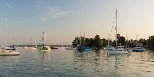 Relaxation and refreshments at Lake Starnberg