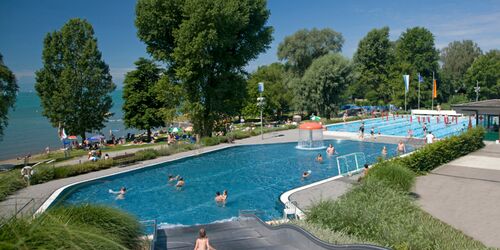 Always an idyllic setting: The Aquamarin Lido next to Lake Constance