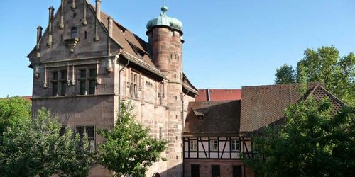 Außenansicht des Tucherschlosses in Nürnberg