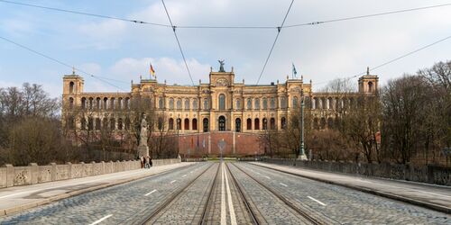 Take the tram instead of the tourist bus in Munich