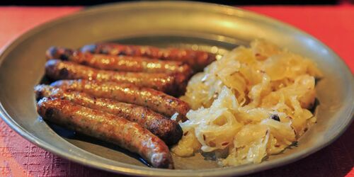 “Six sausages with sauerkraut, please!”: the Bratwurstglöcklein restaurant at the Handwerkerhof (artisan yard) in Nuremberg