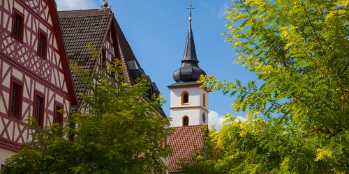 Fachwerkhaus und Kirche in Pottenstein